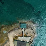 Zambak Village & Restaurant Superb Seafront Location ! Guest house Agios Georgios (Girne)