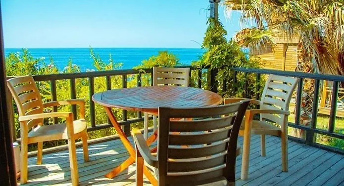 Zambak Village & Restaurant Superb Seafront Location ! Maison d'hôtes 3*