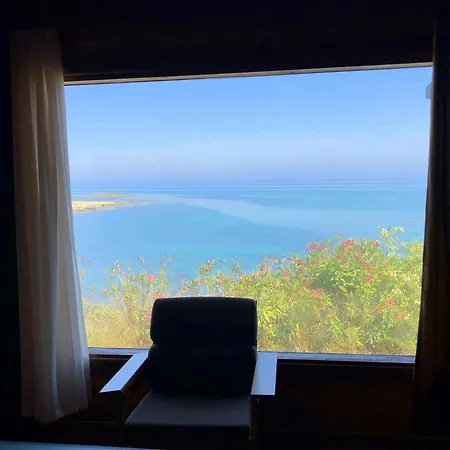 Zambak Village & Restaurant Superb Seafront Location ! بيت ضيافة 3*