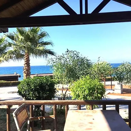 بيت ضيافة Zambak Village & Restaurant Superb Seafront Location ! 3*