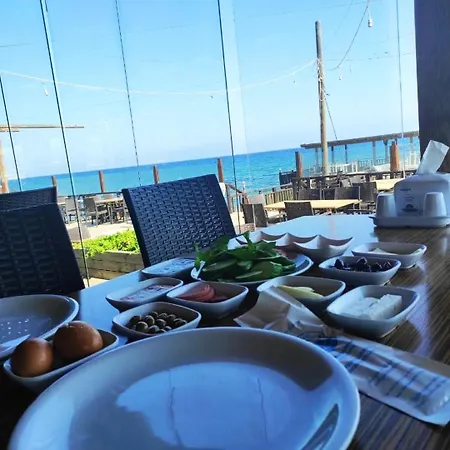 Zambak Village & Restaurant Superb Seafront Location ! Pensionat