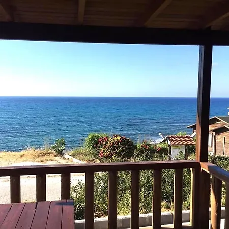 بيت ضيافة Zambak Village & Restaurant Superb Seafront Location !