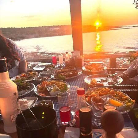 Zambak Village & Restaurant Superb Seafront Location ! Гостевой дом
